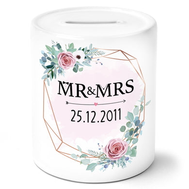 Auf diesem Bild ist folgendes zu sehen: Spardose Mr & Mrs Blumen rosa mit Datum personalisiert als Geldgeschenke Geschenkideen zu Hochzeit Geburtstag Hochzeitstag Jahrestag von OWLBOOK