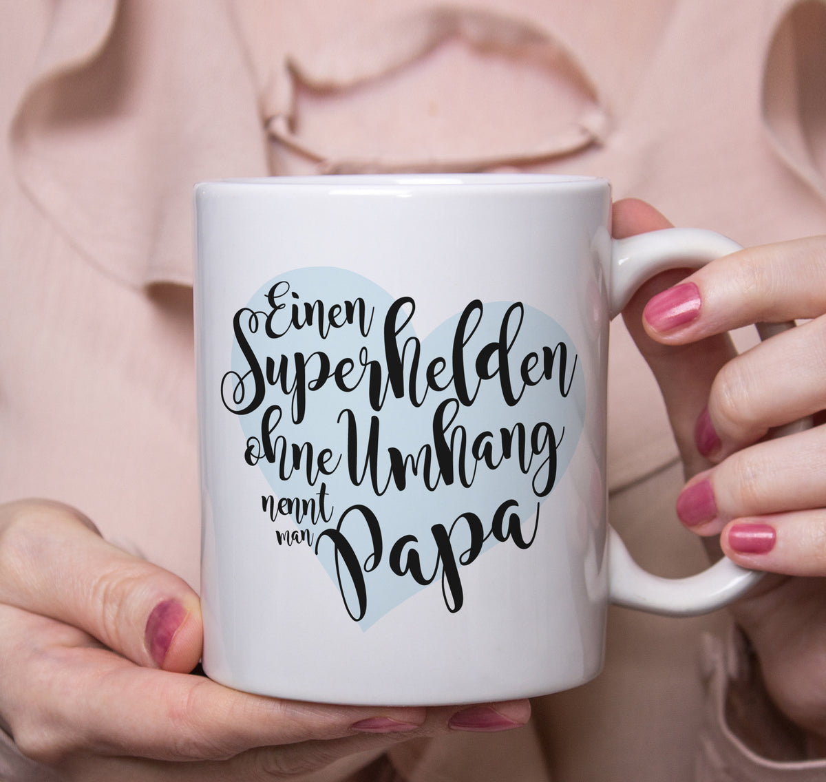 Auf diesem Bild ist folgendes zu sehen: Tasse Superheld Papa als Geschenke Geschenkideen zu Geburtstag Danksagung  Vatertag von OWLBOOK