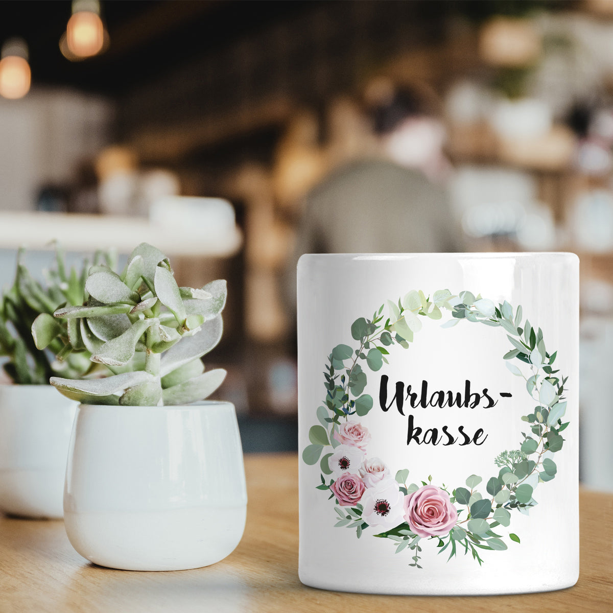 Auf diesem Bild ist folgendes zu sehen: Spardose MR & MRS Wappen mit Datum personalisiert als Geldgeschenke Geschenkideen zu Hochzeit Geburtstag Hochzeitstag Jahrestag von OWLBOOK